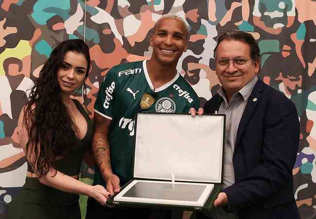 Deyverson foi homenageado pelo Palmeiras