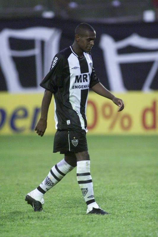 Marcelinho - Chegou ao time profissional em 2004 e l permaneceu at o incio do ano seguinte. Rodou por clubes da Europa e dos Emirados rabes antes de acertar com o Fluminense, em 2013. No se firmou e retornou ao Velho Continente para defender o Malm, da Sucia.