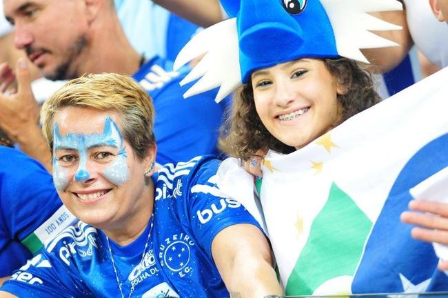 Fotos da torcida no jogo entre Cruzeiro e CSA no Mineiro