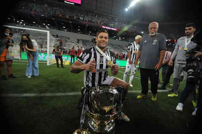 Atlético ergue a taça e festeja bi da Copa do Brasil