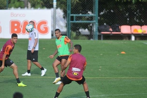 Veja fotos do treino na Cidade do Galo 