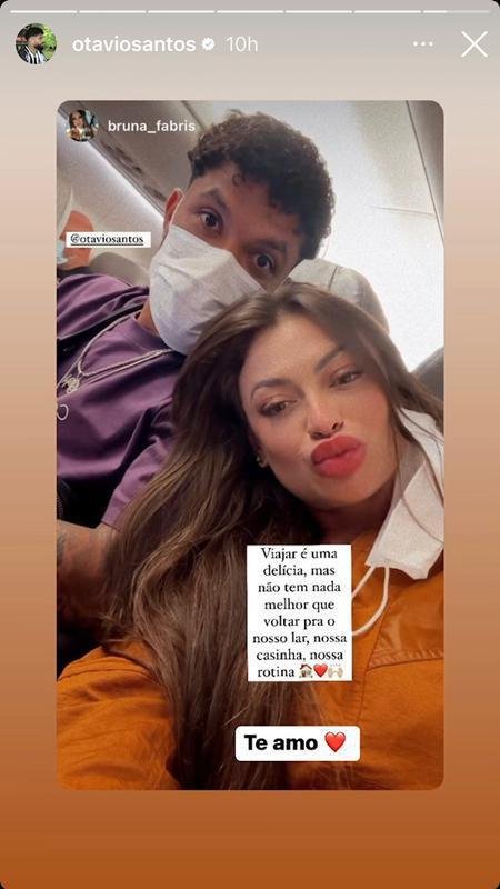 Otvio com a esposa em voo de volta a Belo Horizonte.