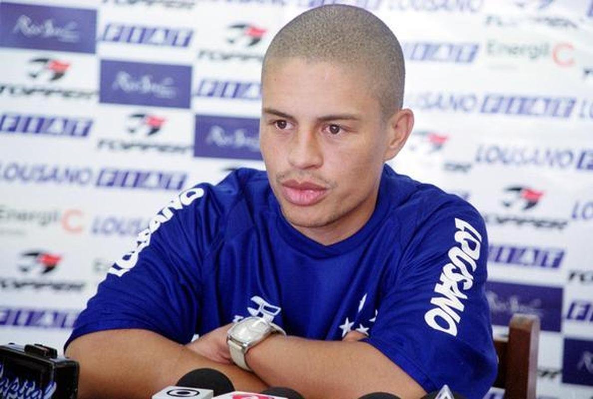 Apresentao de Alex em sua segunda passagem pelo clube, de 2002 a 2004