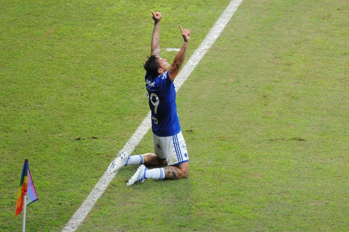 Fotos do jogo entre Cruzeiro e CRB, no Mineiro, em Belo Horizonte, pela 11 rodada da Srie B do Brasileiro