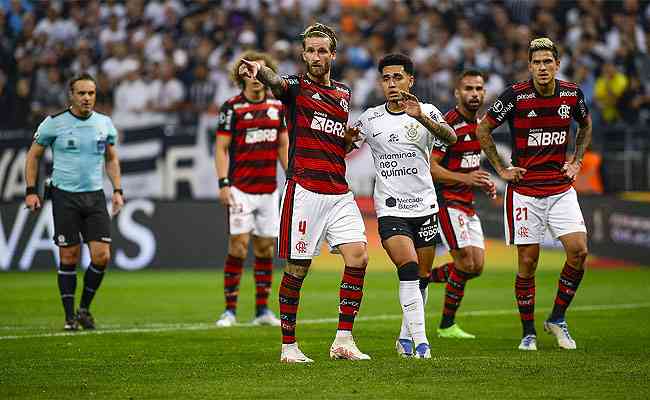 Corinthians vence o Flamengo e consegue a vantagem na semifinal do  Brasileiro