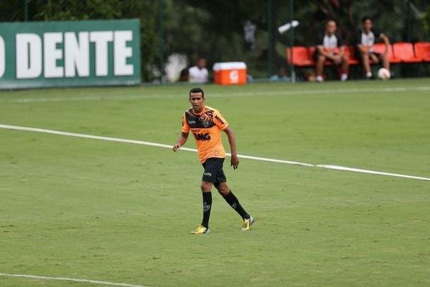 Serginho - Ainda em 2013, quando pertencia ao Galo, o volante foi emprestado ao Criciúma, onde jogou a temporada 2014. Em 2015, foi novamente emprestado ao Vasco. Desligou-se do Atlético em 2016 e foi para o Sport. Passou pelo Al-Wasl, dos Emirados Árabes e, atualmente, aos 31 anos, defende o Akhisar, da Turquia.