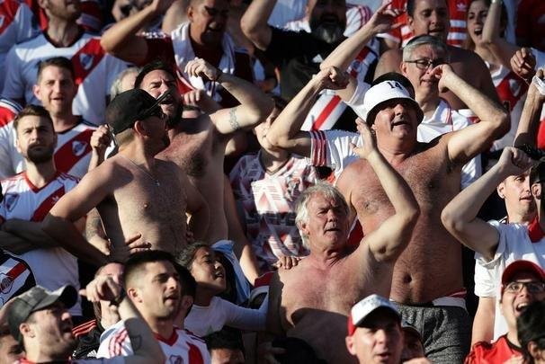 Torcedores do River Plate lotaram o Monumental e tiveram que voltar para casa frustrados