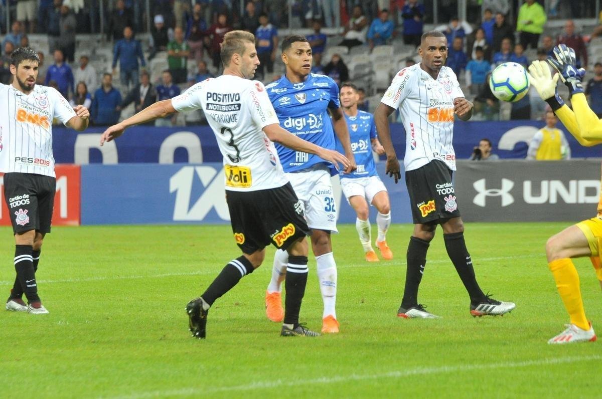 Fotos de Cruzeiro x Corinthians, no Mineiro, pela oitava rodada do Campeonato Brasileiro