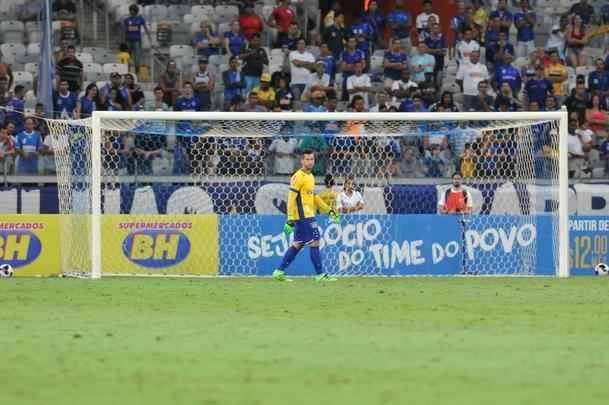 Cruzeiro, de Fbio, goleou Uberlndia por 3 a 0 e assumiu liderana do Mineiro