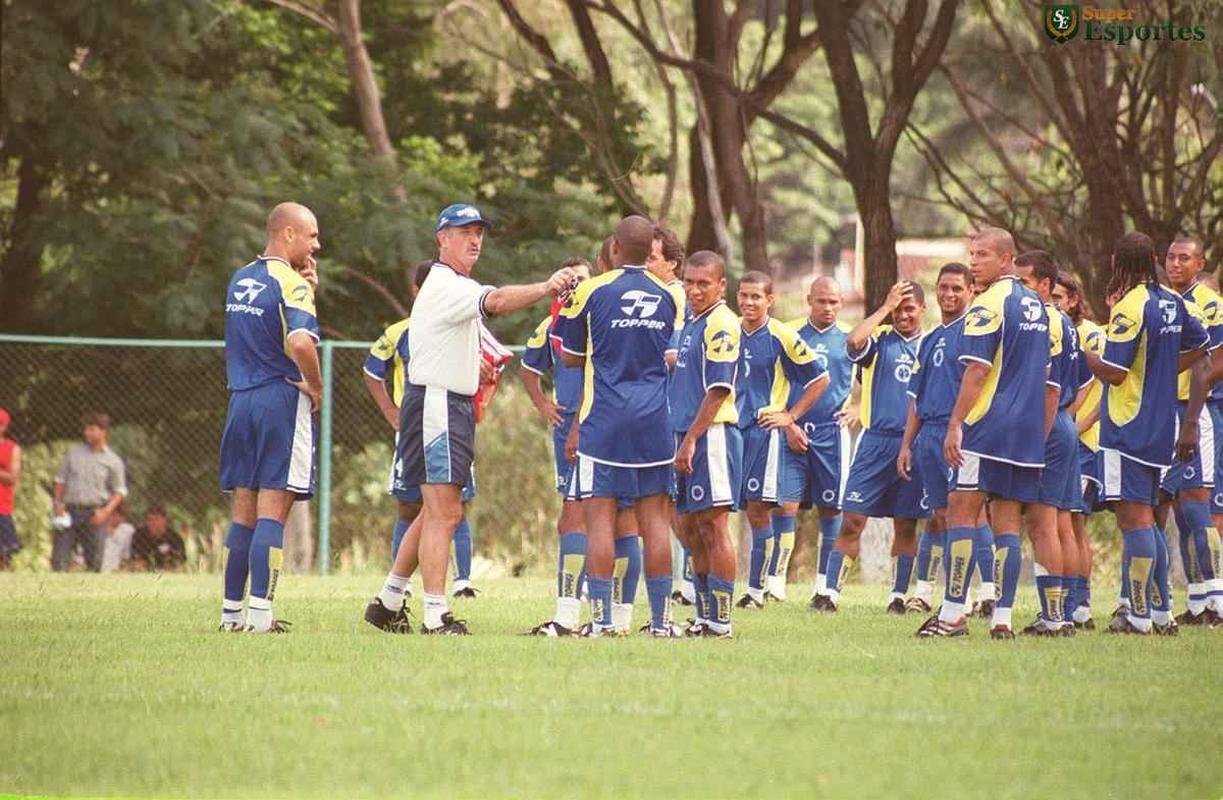 Imagens da Toca da Raposa I em 2000, ano da chegada do tcnico Luiz Felipe Scolari