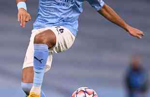 Atacante argelino Riyad Karim Mahrez, do Manchester City, tambm foi infectado pela COVID-19