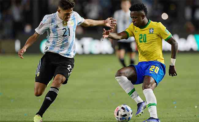 Sem Neymar, Brasil teve ataque com sangue novo: Vinicius Junior deu muito trabalho a Molina
