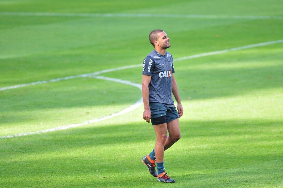 Fotos da apresentao e primeiro treino de Leandrinho no Atltico