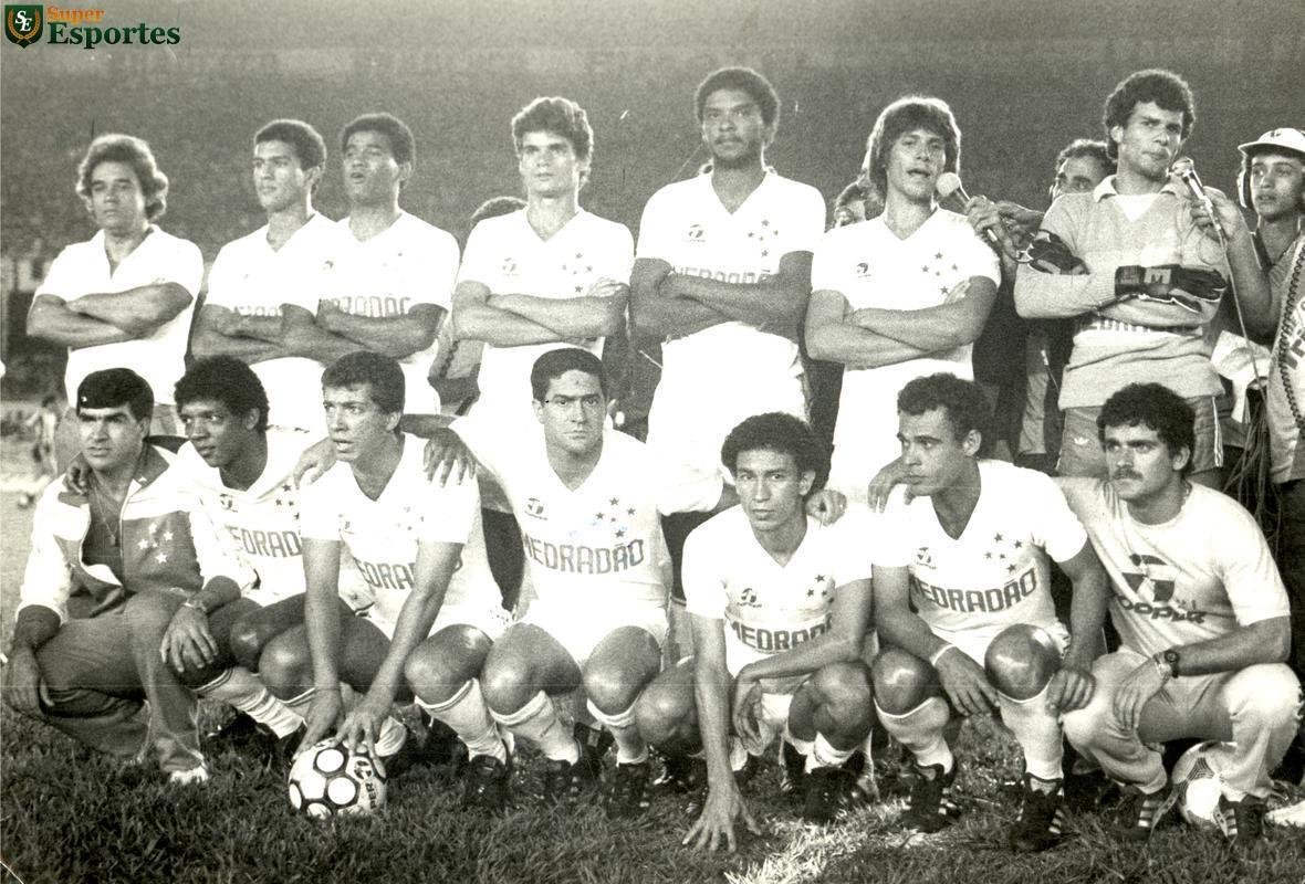 Cruzeiro campeão mineiro de 1984: Ademar, Carlos Alberto, Eugênio, Geraldão, Douglas e Ademir Maria; Carlinhos, Carlos Alberto Seixas, Palhinha, Tostão e Joãozinho
