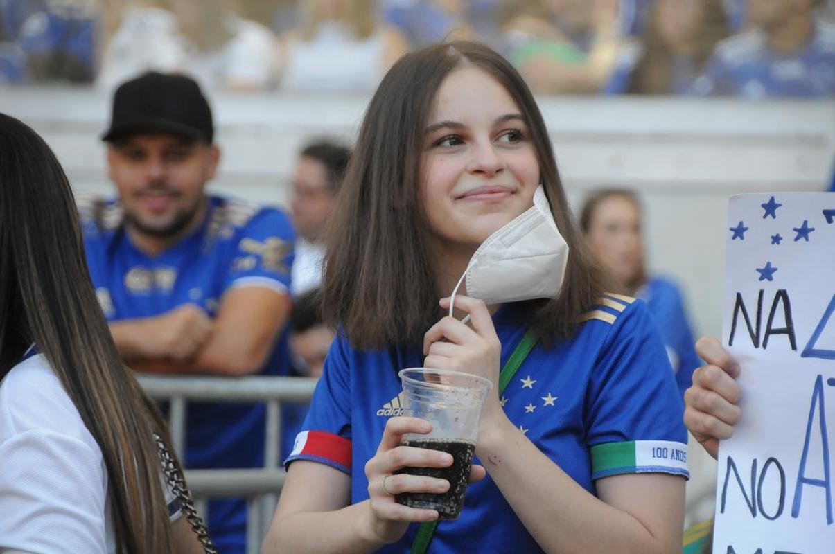 Fotos da torcida do Cruzeiro, no Mineiro, na partida contra a Ponte Preta pela 13 rodada da Srie B do Campeonato Brasileiro. Mineiro recebeu grande pblico mais uma vez