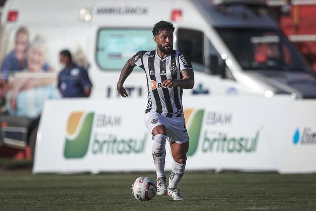 Fotos do jogo entre Pouso Alegre e Atltico, pelo Mineiro