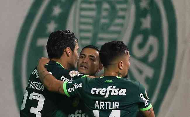 Jogadores do Palmeiras comemoram gol contra o Grmio no Allianz Parque