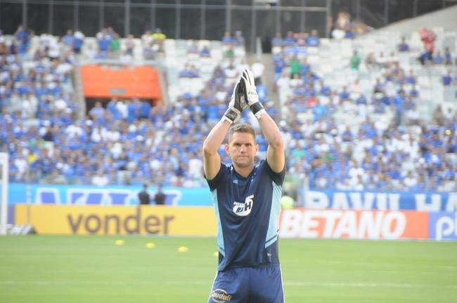 Fotos da torcida do Cruzeiro, no Mineiro, na partida contra a Ponte Preta pela 13 rodada da Srie B do Campeonato Brasileiro. Mineiro recebeu grande pblico mais uma vez