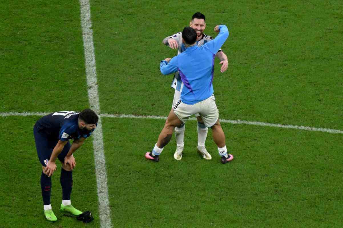 Fotos da festa da Seleo Argentina aps vitria por 3 a 0 sobre a Crocia pela semifinal da Copa do Mundo do Catar