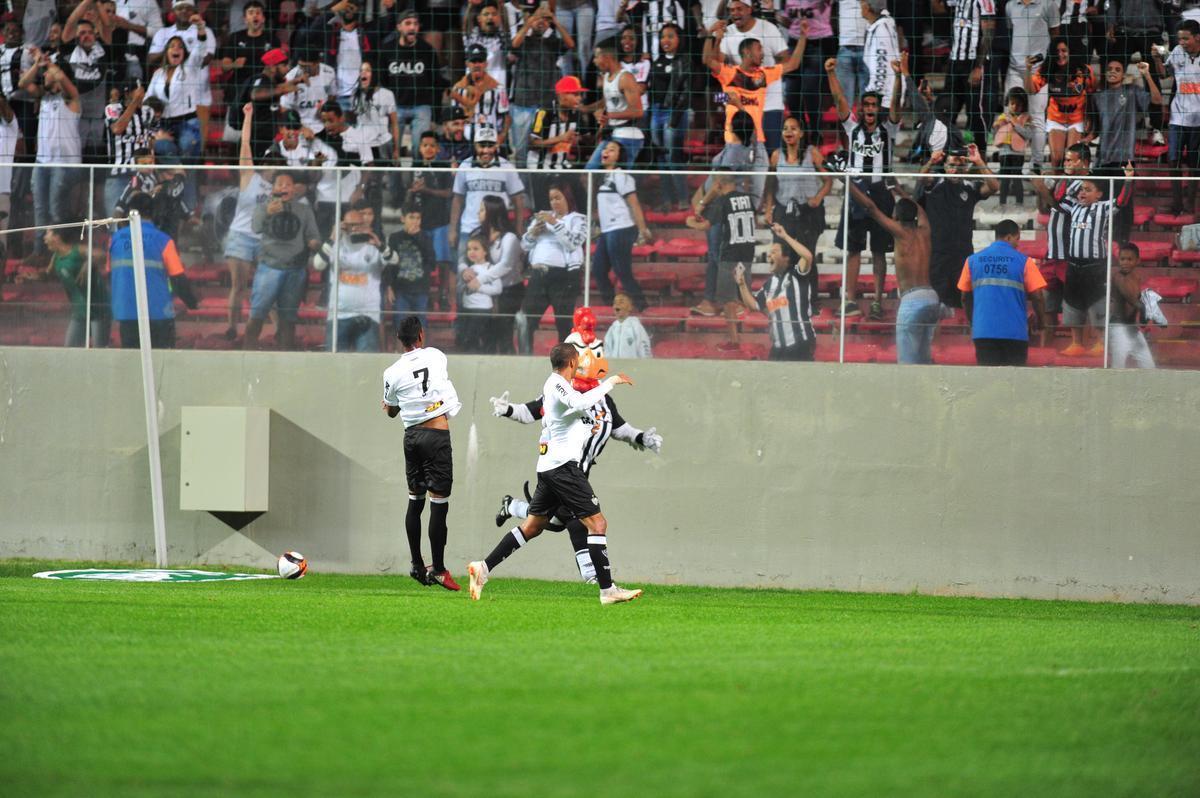 Galinho vence o Fluminense por 3 a 1, de virada, no Independncia, e conquista a Taa BH