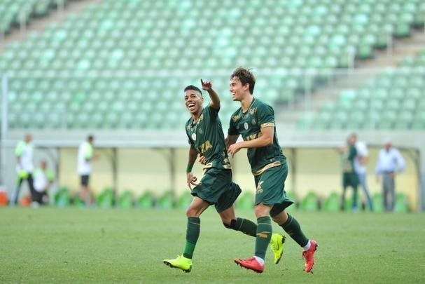 Matheusinho fechou a vitria do Amrica sobre o Santos, no Independncia, por 2 a 1