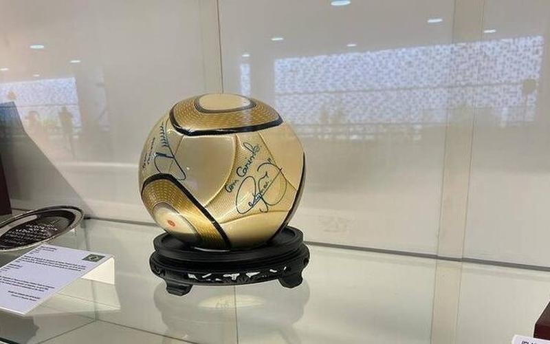 Bola foi um dos objetos levados da Câmara durante invasão bolsonarista