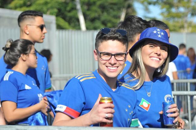 Chegada da torcida do Cruzeiro ao Mineiro para o jogo contra a Ponte Preta pela 13 rodada da Srie B do Campeonato Brasileiro. Estdio voltou a receber grande pblico