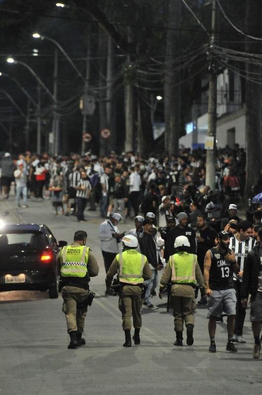 Torcida do Atltico movimenta ruas prximas ao Mineiro antes do jogo 