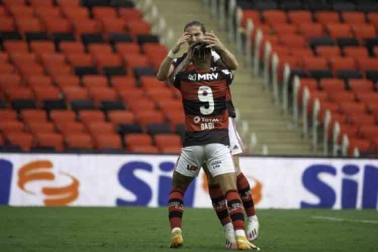 Três jogadores do Flamengo mudarão seus números de camisa para