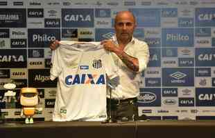 O Santos anunciou a contratao do tcnico Jorge Sampaoli