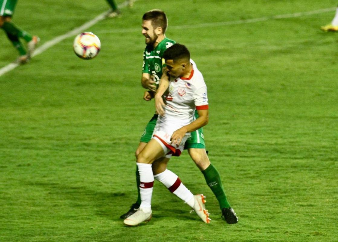 Nutico abriu o placar na segunda etapa com Kieza e quando a partida se encaminhava para mais uma vitria Timbu em seus domnios, a Chapecoense empatou aos 48 minutos do segundo tempo