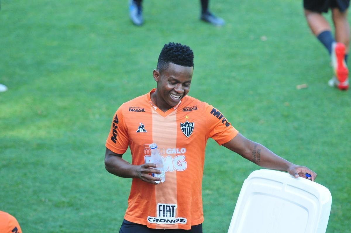 Tcnico Rodrigo Santana comandou treino nesta tera-feira  tarde, na Cidade do Galo, e definiu o time do Atltico para enfrentar o Coln, na Argentina, pela semifinal da Copa Sul-Amercana: Cleiton; Patric, Igor Rabello, Rver e Fbio Santos; Z Welison e Elias; Char, Vincius e Cazares; Franco Di Santo.