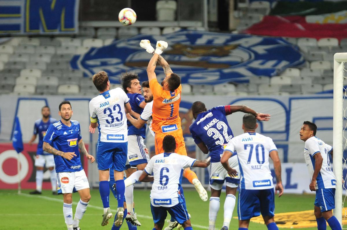 Fotos do jogo entre Cruzeiro e Ava, no Mineiro, pela 11 rodada da Srie B do Brasileiro