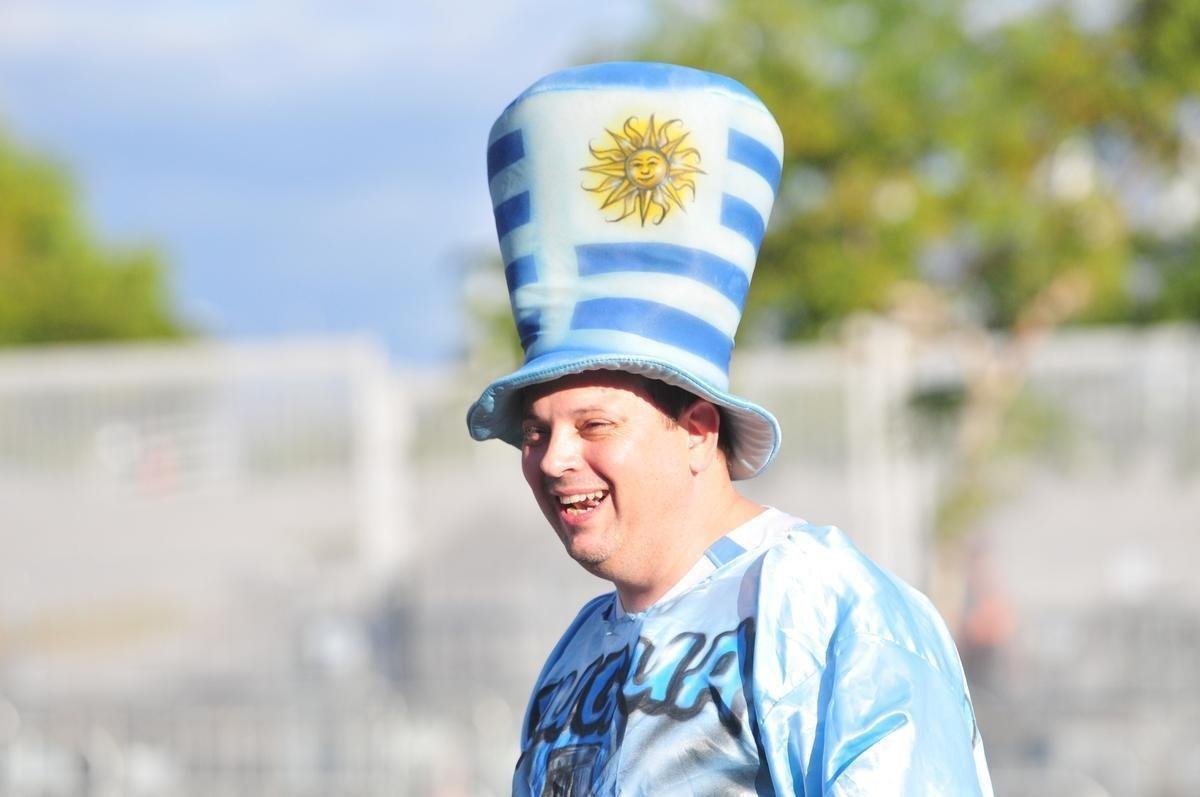 Torcedores nos arredores do Mineiro antes de Uruguai x Equador