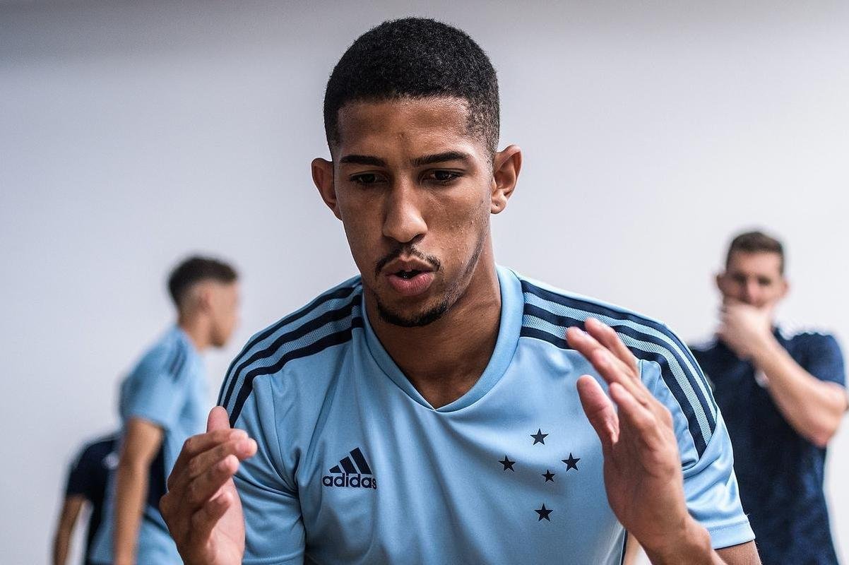 Igor Formiga, lateral-direito