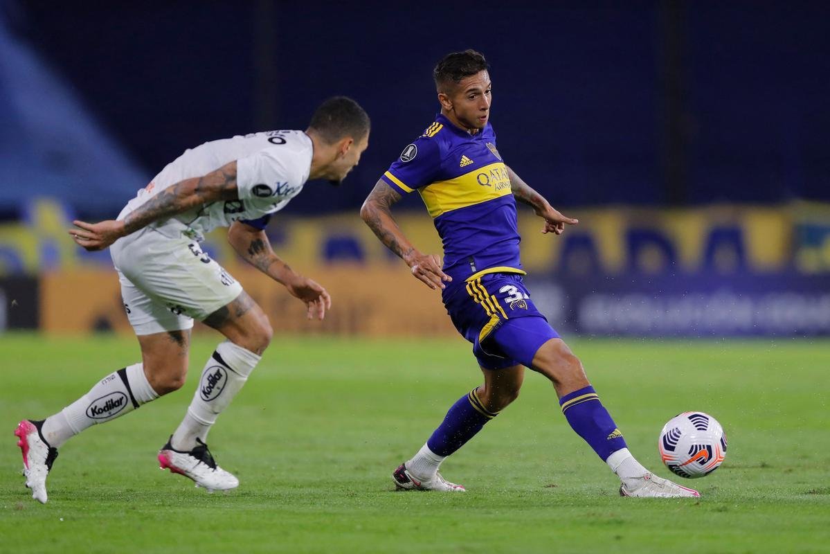 Fotos de Agustn Almendra, volante do Boca Juniors, de 22 anos, que est na mira do Cruzeiro para 2023. Vnculo dele na Argentina vai at junho do prximo ano, o que permite firmar pr-contrato a partir de janeiro com qualquer clube