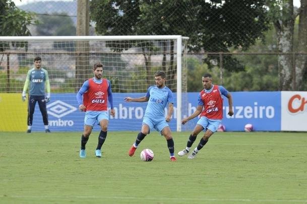 Mano Menezes montou Cruzeiro que deve encarar o Villa Nova no sbado e promoveu trs mudanas em relao ao ltimo jogo: Murilo entrou na vaga de Leo, Egdio no lugar de Marcelo Hermes e Robinho deu lugar a Ariel Cabral