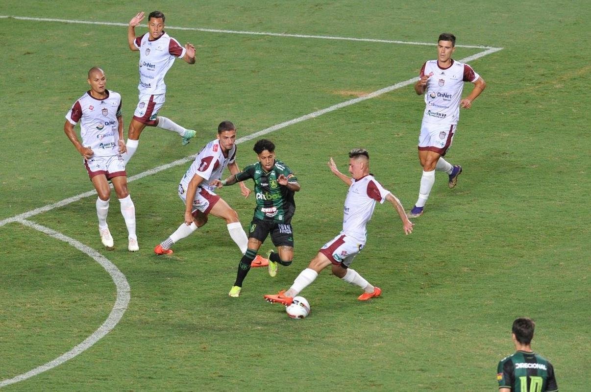 O Amrica recebeu o Patrocinense nesta quarta-feira (16), no Independncia, em Belo Horizonte, para confronto vlido pela 7 rodada do Campeonato Mineiro. A partida marcou a estreia do experiente goleiro Jailson com a camisa do Coelho.