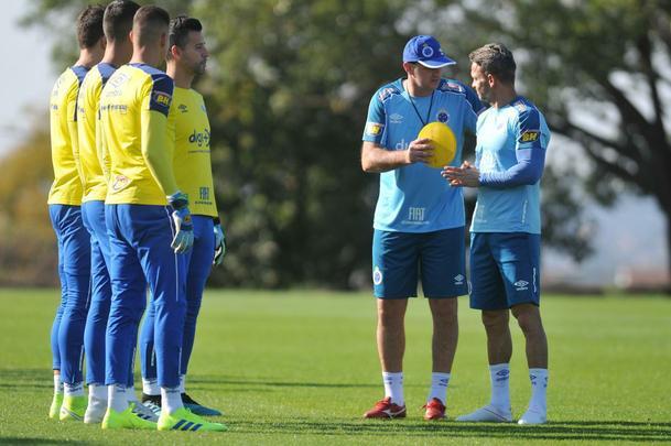 Rogrio Ceni concedeu entrevista coletiva e comandou o primeiro treinamento