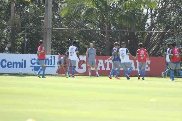 Imagens do primeiro treino de Paulo Bento na Toca da Raposa II