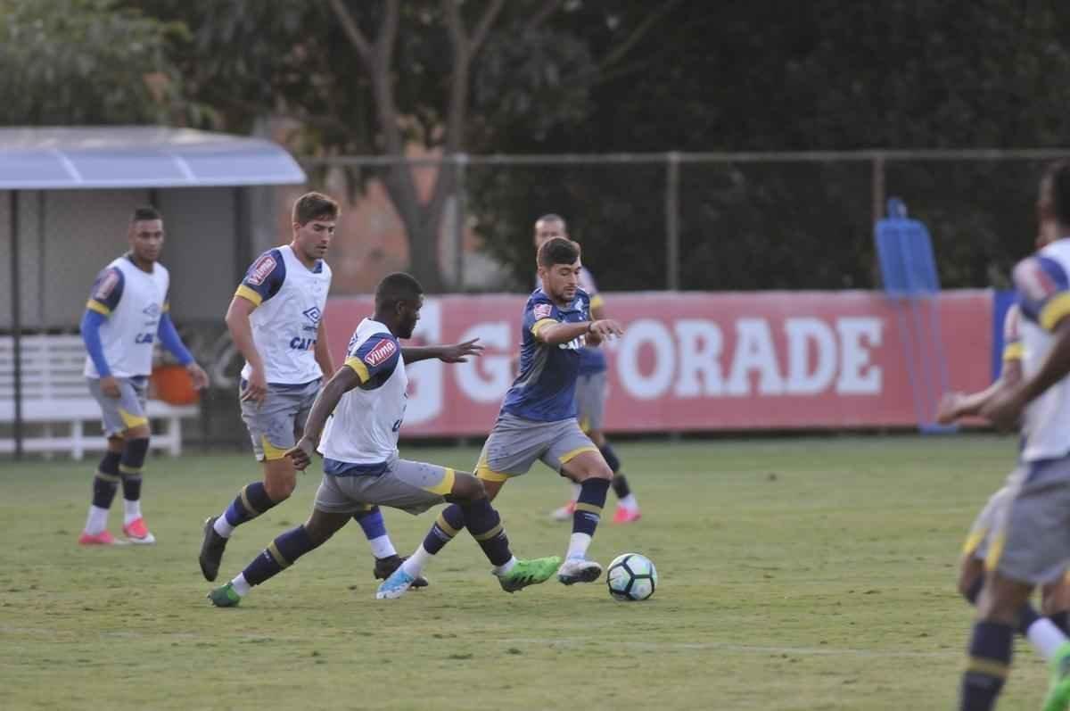 Mano Menezes testou novidades no Cruzeiro para enfrentar o So Paulo na estreia do Brasileiro