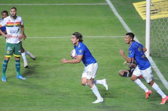 Fotos do duelo entre Cruzeiro e Sampaio Corra, no Independncia, em Belo Horizonte, pela 18 rodada da Srie B do Campeonato Brasileiro