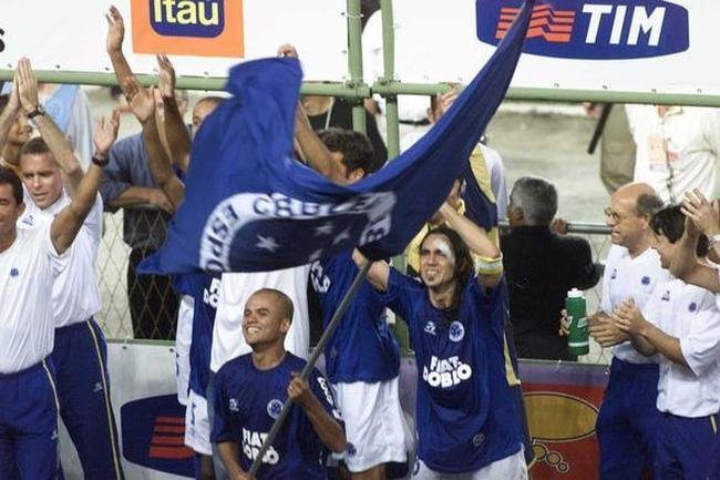 Ao final do jogo, muita festa e emoo na despedida de Sorn