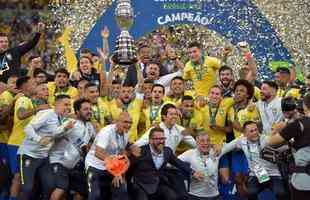 Seleo Brasileira derrota Peru por 3 a 1, conquista Copa Amrica e ergue a taa no Maracan; veja as fotos da festa do Brasil