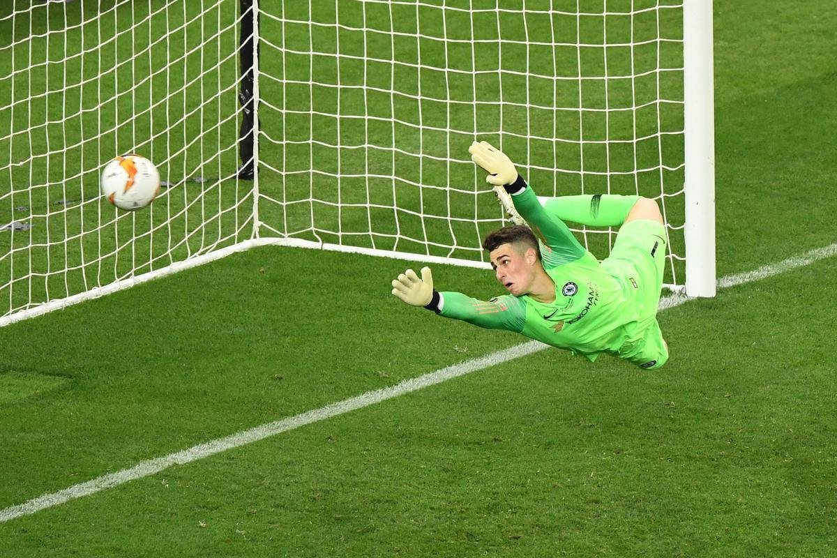 Com direito a um show de Hazard no segundo tempo, quando o craque belga marcou dois gols e ainda deu assistncia para Pedro balanar as redes, o Chelsea goleou o Arsenal por 4 a 1, nesta quarta-feira, no estdio Olmpico de Baku, no Azerbaijo, e conquistou o seu segundo ttulo da Liga Europa