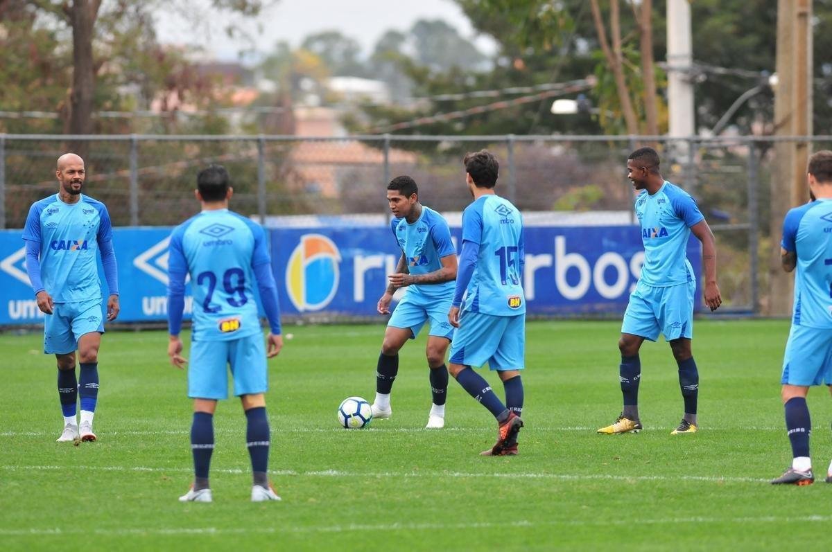 Cruzeiro iniciou preparao para clssico contra o Atltico com reservas em campo na Toca da Raposa II