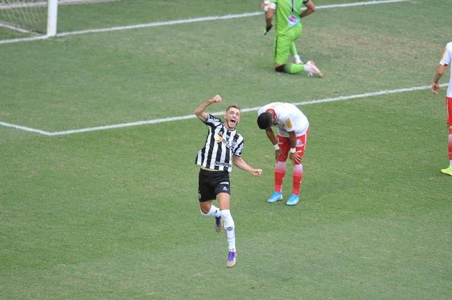 Fotos do jogo de ida da semifinal do Mineiro entre Tombense e Atltico, no Independncia, em Belo Horizonte.