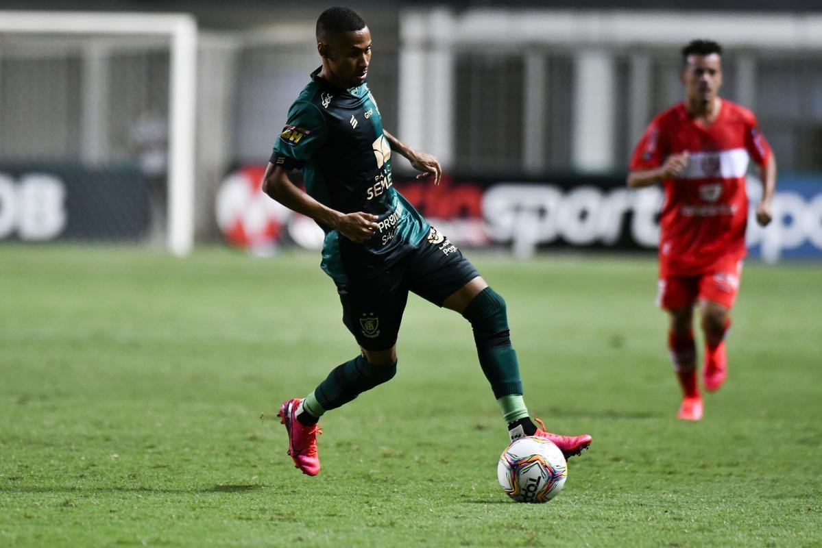 Imagens da vitória do América por 1 a 0 sobre o CRB, no Independência, pela Série B do Brasileiro