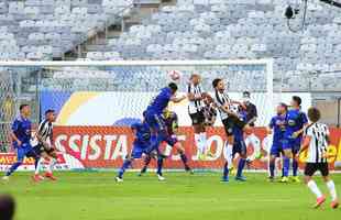 Fotos do gol de Airton, do Cruzeiro, no clssico do centenrio, contra o Atltico