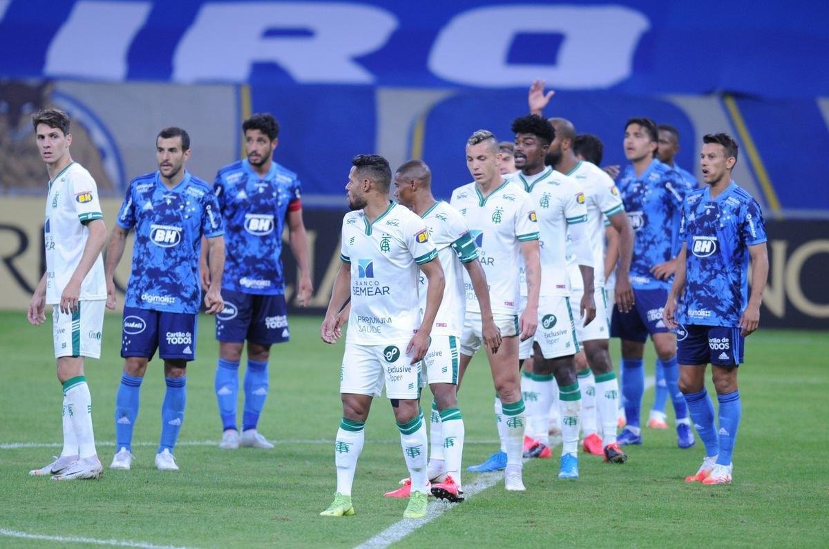 Fotos do duelo entre Cruzeiro e Amrica, pela Srie B, no Mineiro